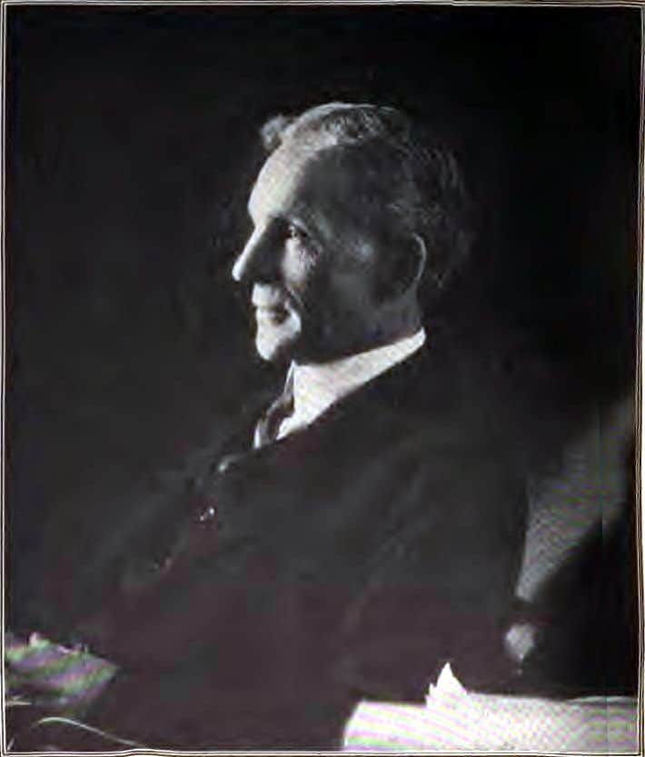 Retrato histórico de Henry Ford, empresario e impulsor de la producción en cadena en la industria del automóvil.