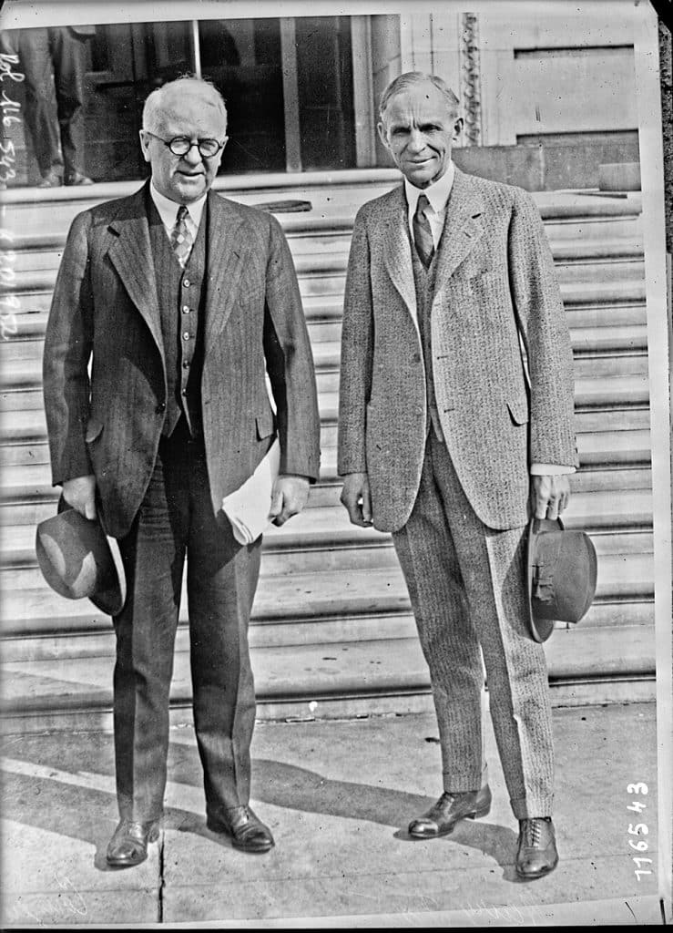 Retrato histórico de Henry Ford en la época del salario de 5 dólares