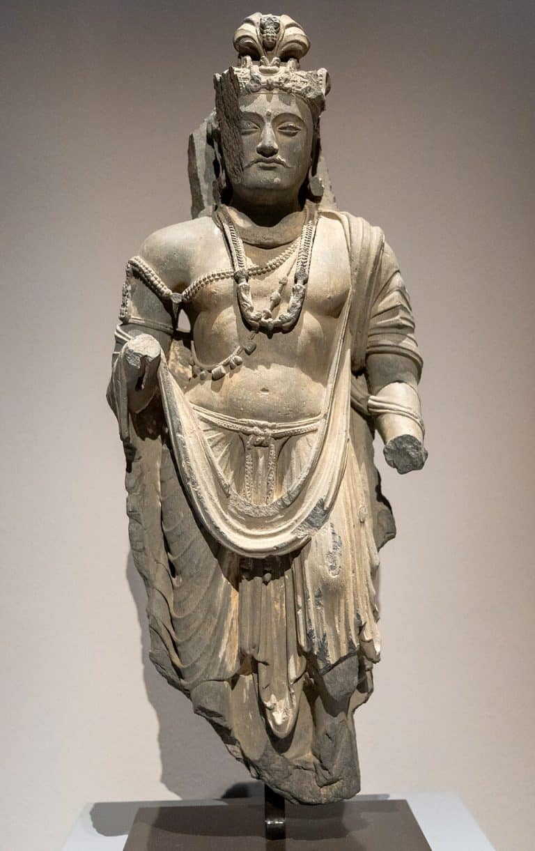Representación de Siddhartha Gautama, conocido como Buda, en una escena serena de meditación.
