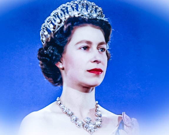 Retrato de Isabel II del Reino Unido, una de las figuras más influyentes de la monarquía británica contemporánea.
