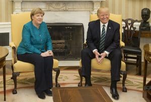 Retrato de Angela Merkel, física de formación y excanciller alemana, en un contexto institucional