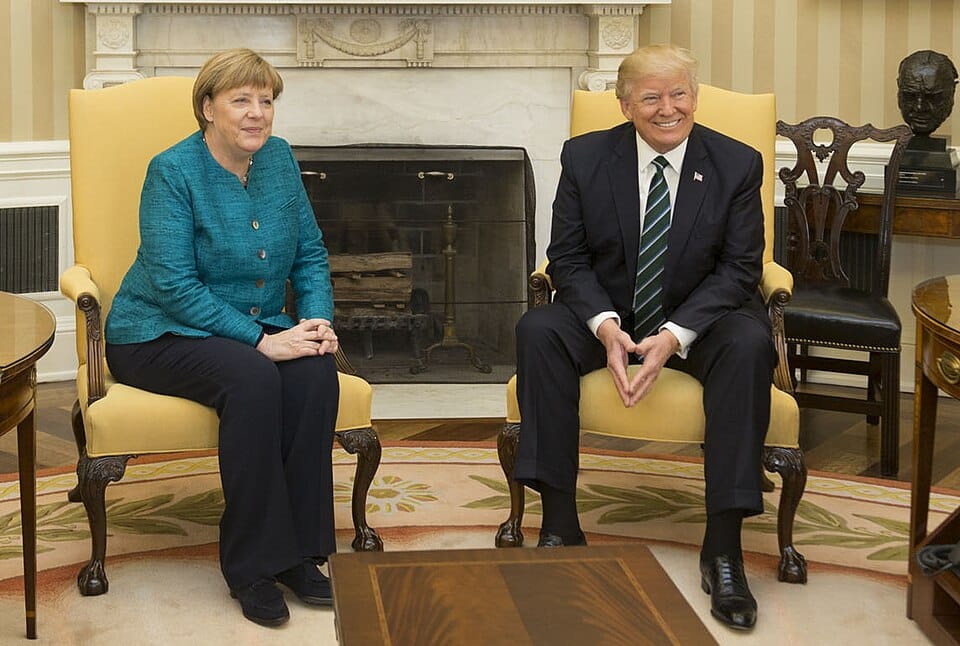Retrato de Angela Merkel, física de formación y excanciller alemana, en un contexto institucional