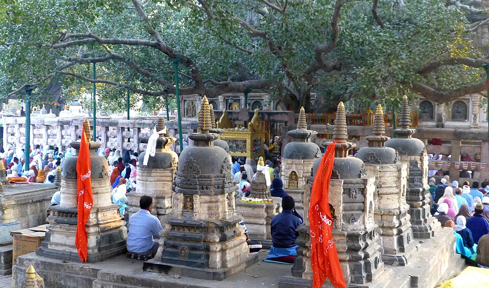 Árbol de Bodhi y recinto de Mahabodhi en Bodh Gaya, lugar tradicional de la iluminación de Buda