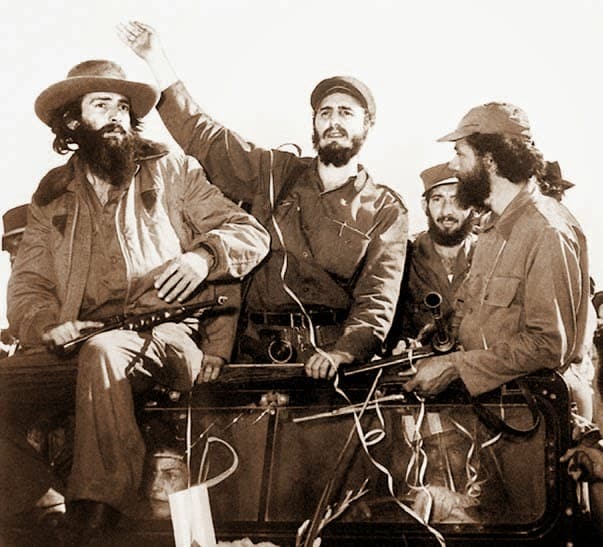 Fidel Castro entrando en La Habana tras la caída de Batista en 1959